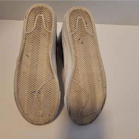 Nike leather hi top sneakers size 6. White with black swish - Picture 7 of 10